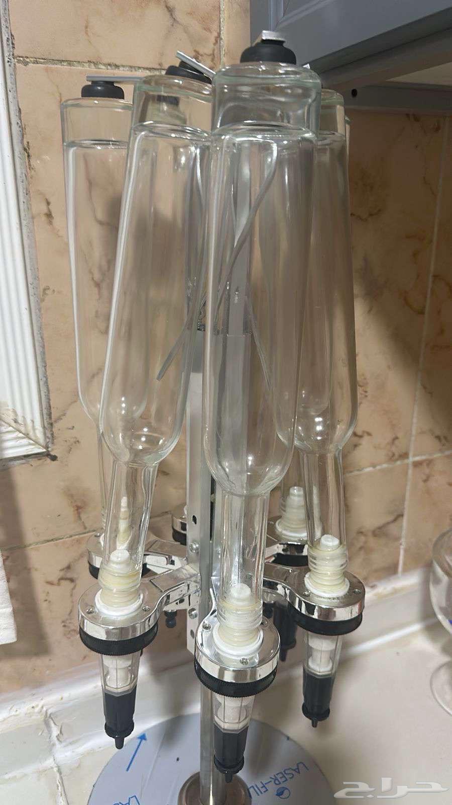 Perfume stand consisting of 6 bottles64240068398337110