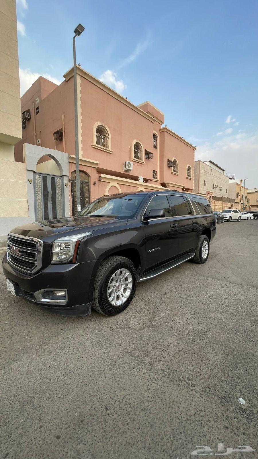 Yukon XL 2016 model, showroom condition storage64411714926849110