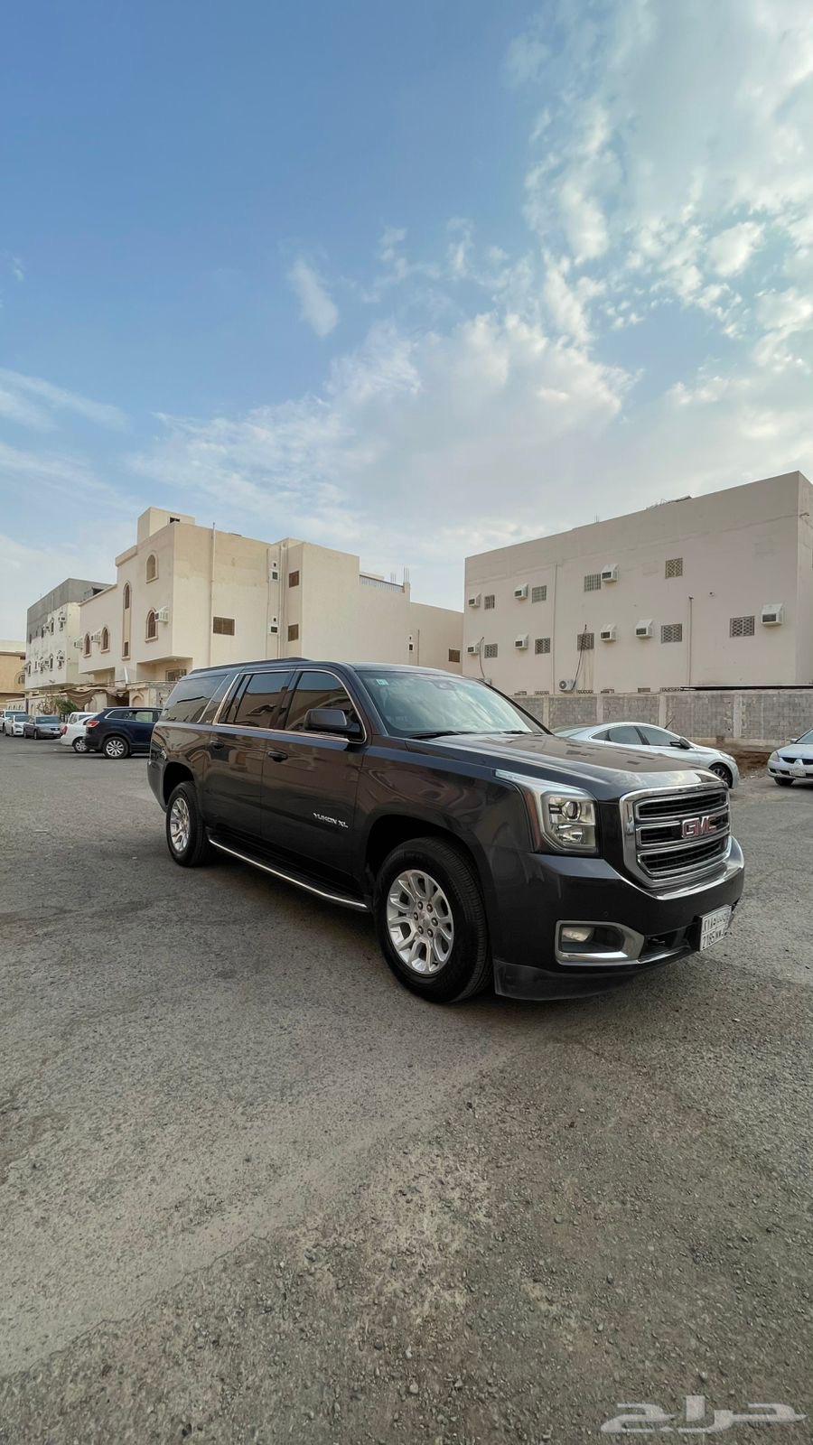 Yukon XL 2016 model, showroom condition storage64411714926849111