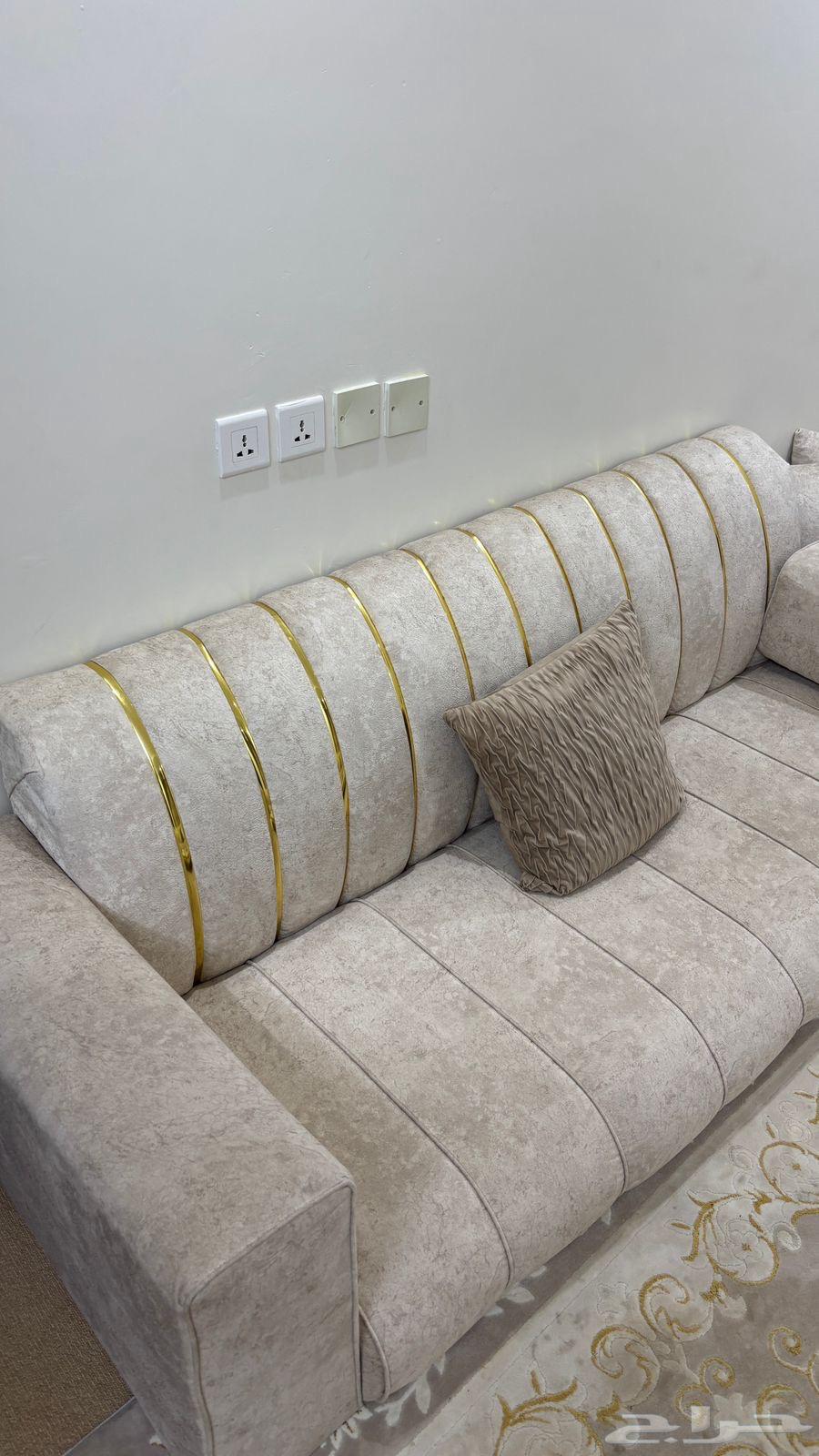 The floor is very clean64253285885955110