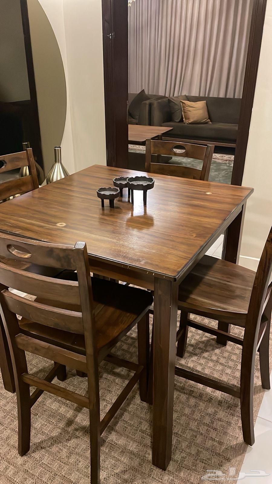 Neat dining table64233947138050111