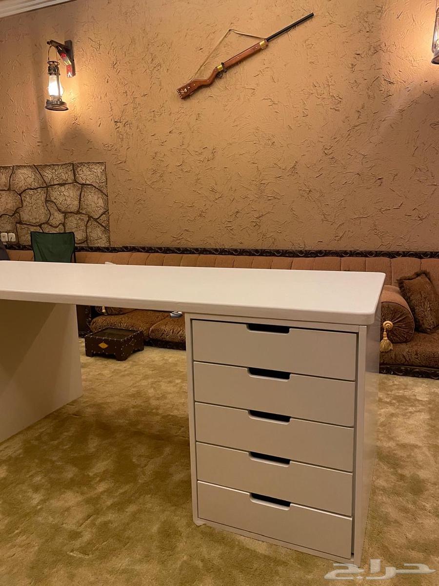 Alex table at an attractive price64243342461313114