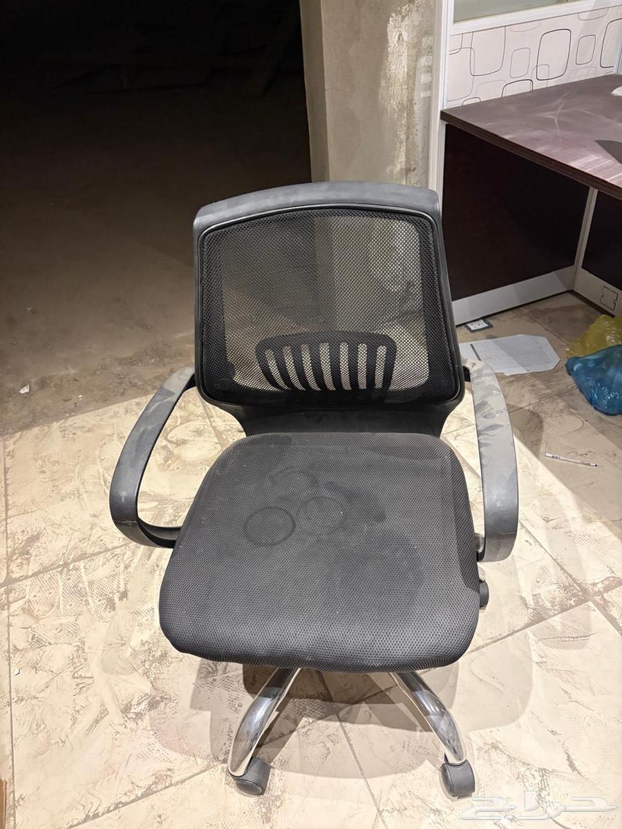 للبيع أثاث مكتبي مستخدم بحالة جيده64243692007298113