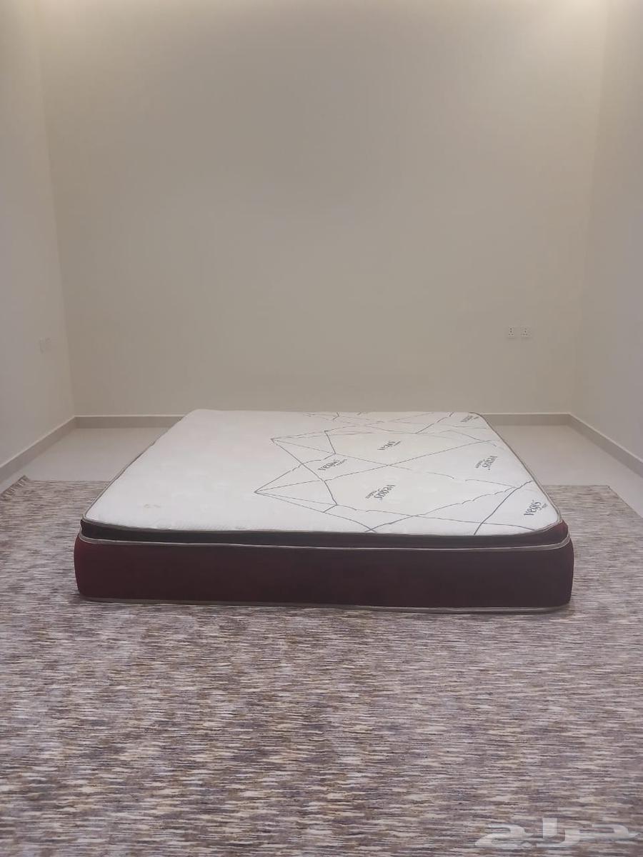 مرتبة سرير كبيرة للبيع64240548442115110