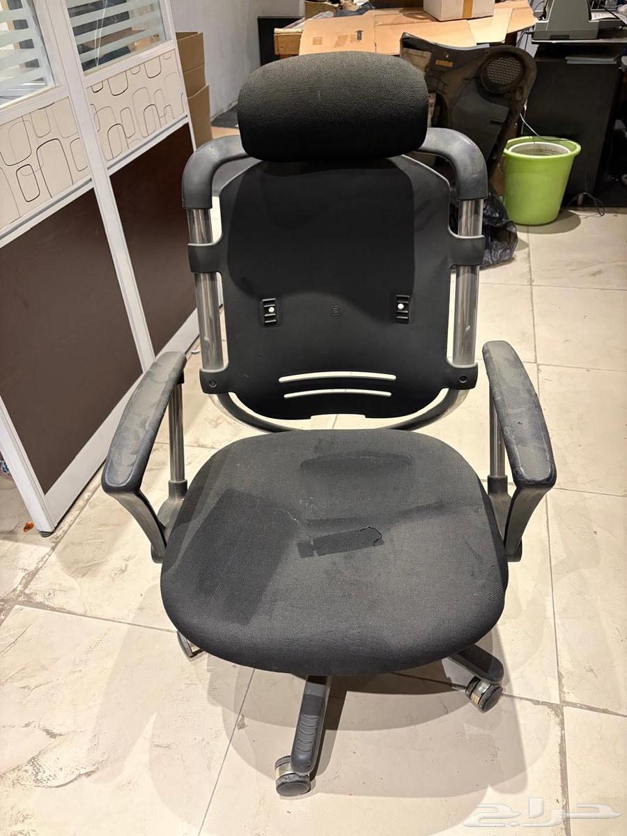 للبيع أثاث مكتبي مستخدم بحالة جيده64243692007298114