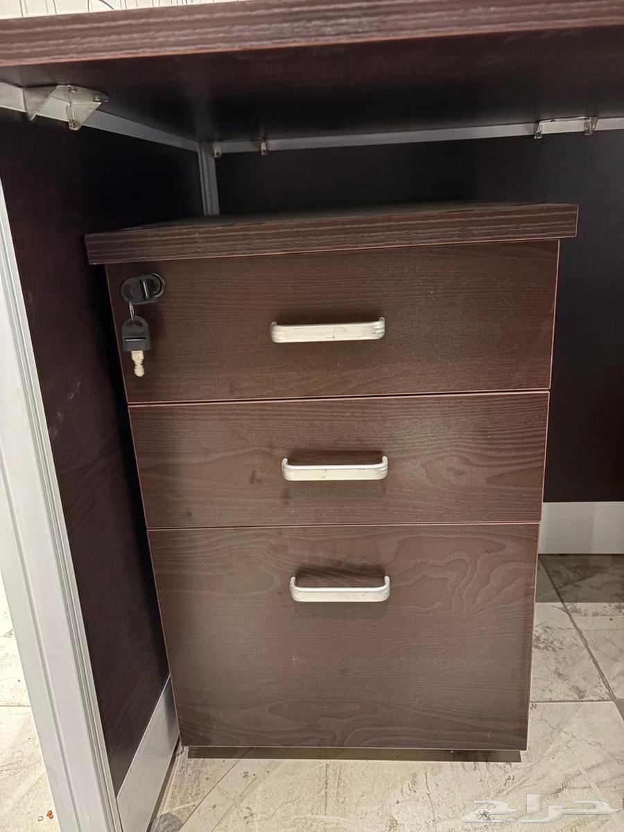 للبيع أثاث مكتبي مستخدم بحالة جيده64243692007298112