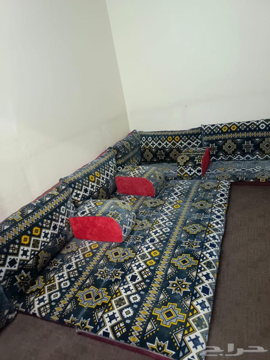 Floor seating64236670828034111