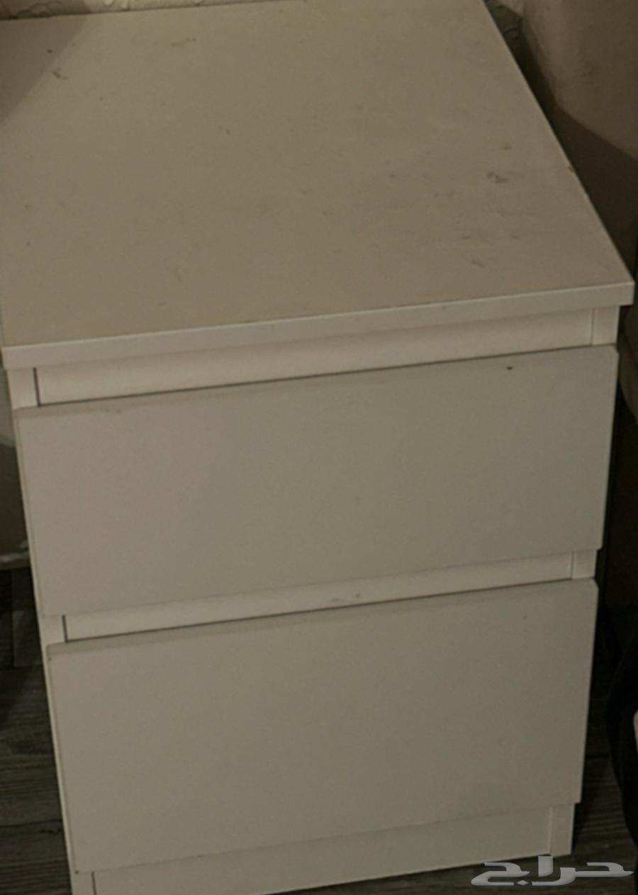 Two small bedside tables64231839558147110