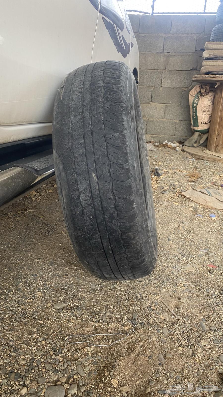 We present to you Hilux tires, 2 used and 2 agency, tightened locally64428174252929114