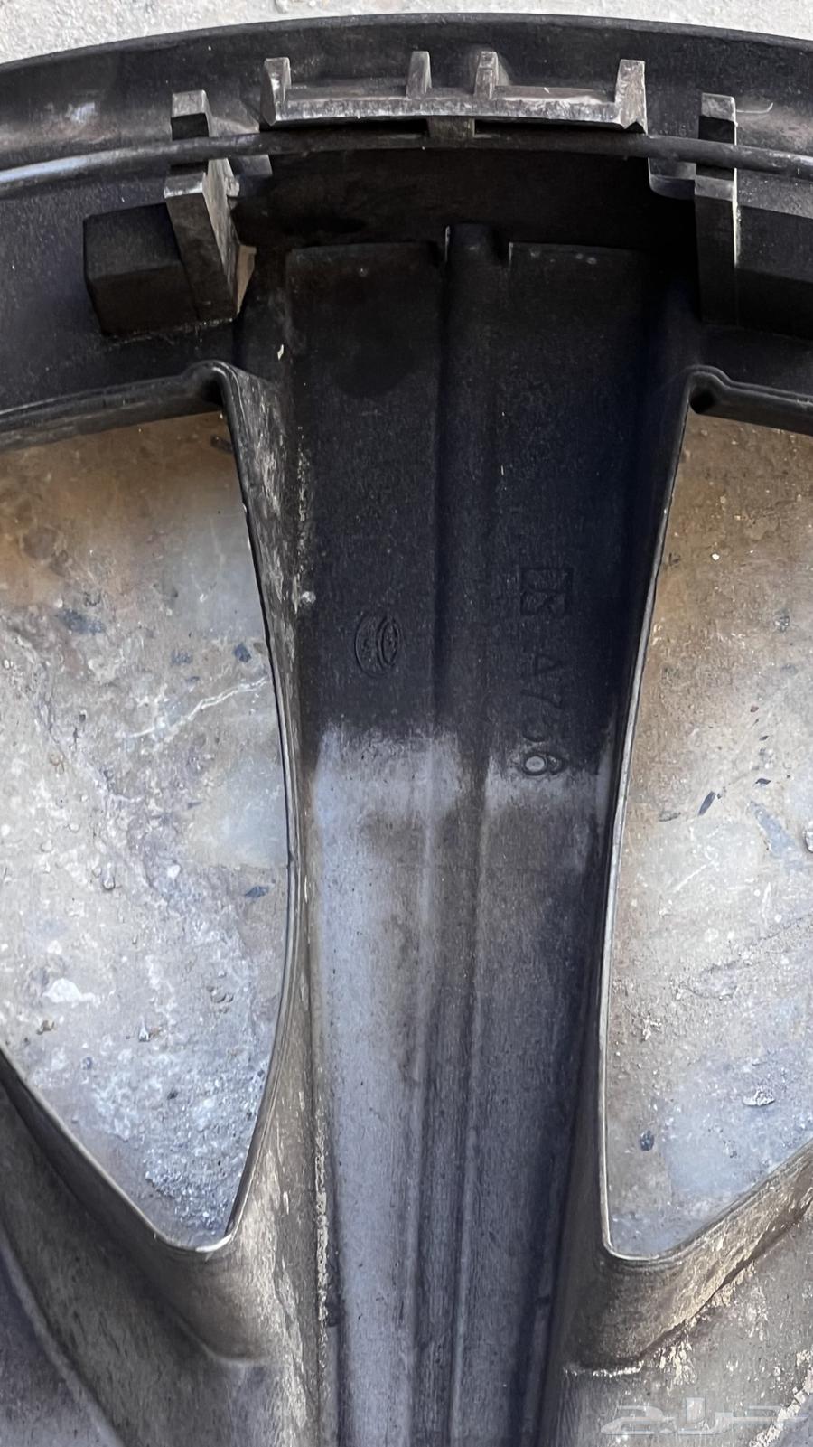 طيس كامري 24 اصليه64423542574210113