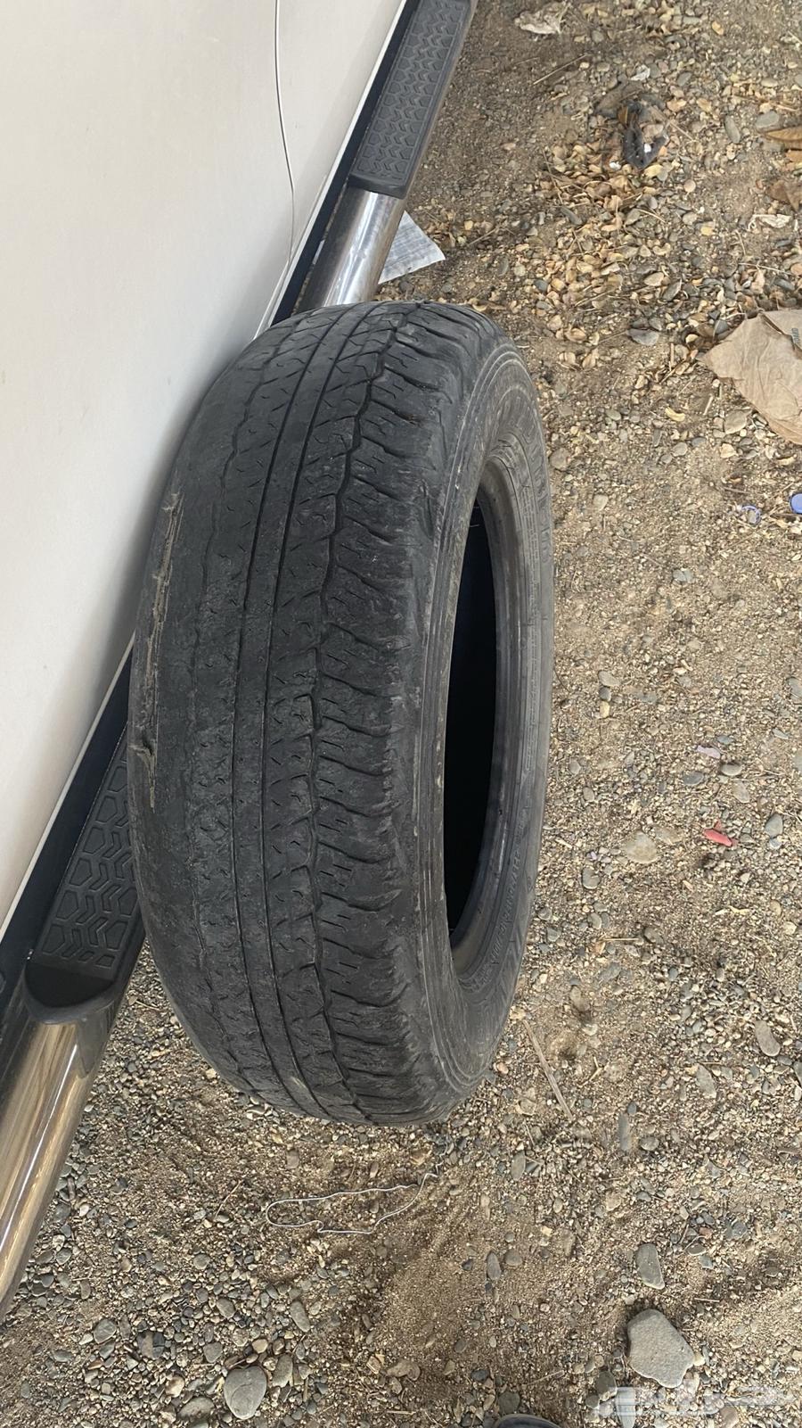 We present to you Hilux tires, 2 used and 2 agency, tightened locally64428174252929111