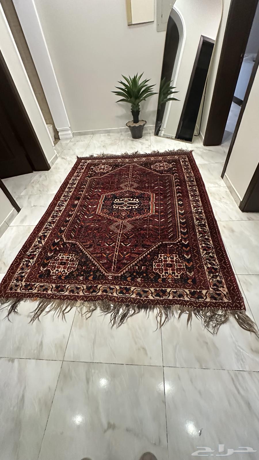Antique handmade carpet (between 70-85 years old)64259462987522110