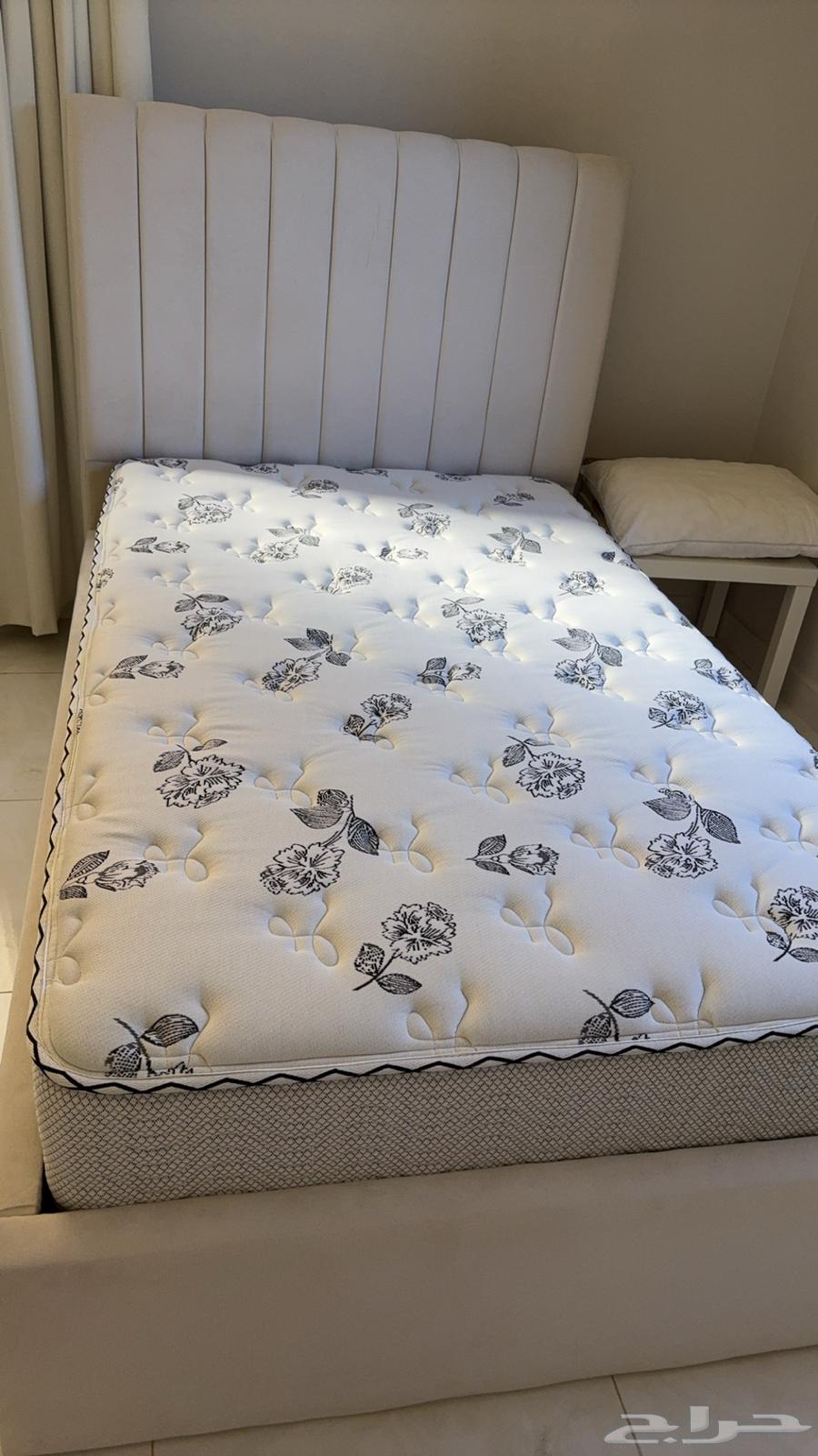 Separate bed 264264980196099112