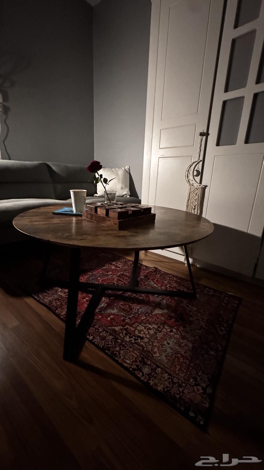 طاوله للبيع64264611222018110