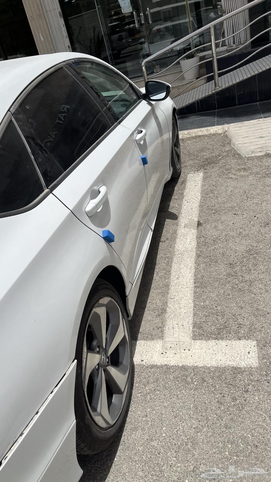 للبيع هوندا اكورد 201864423324188931111