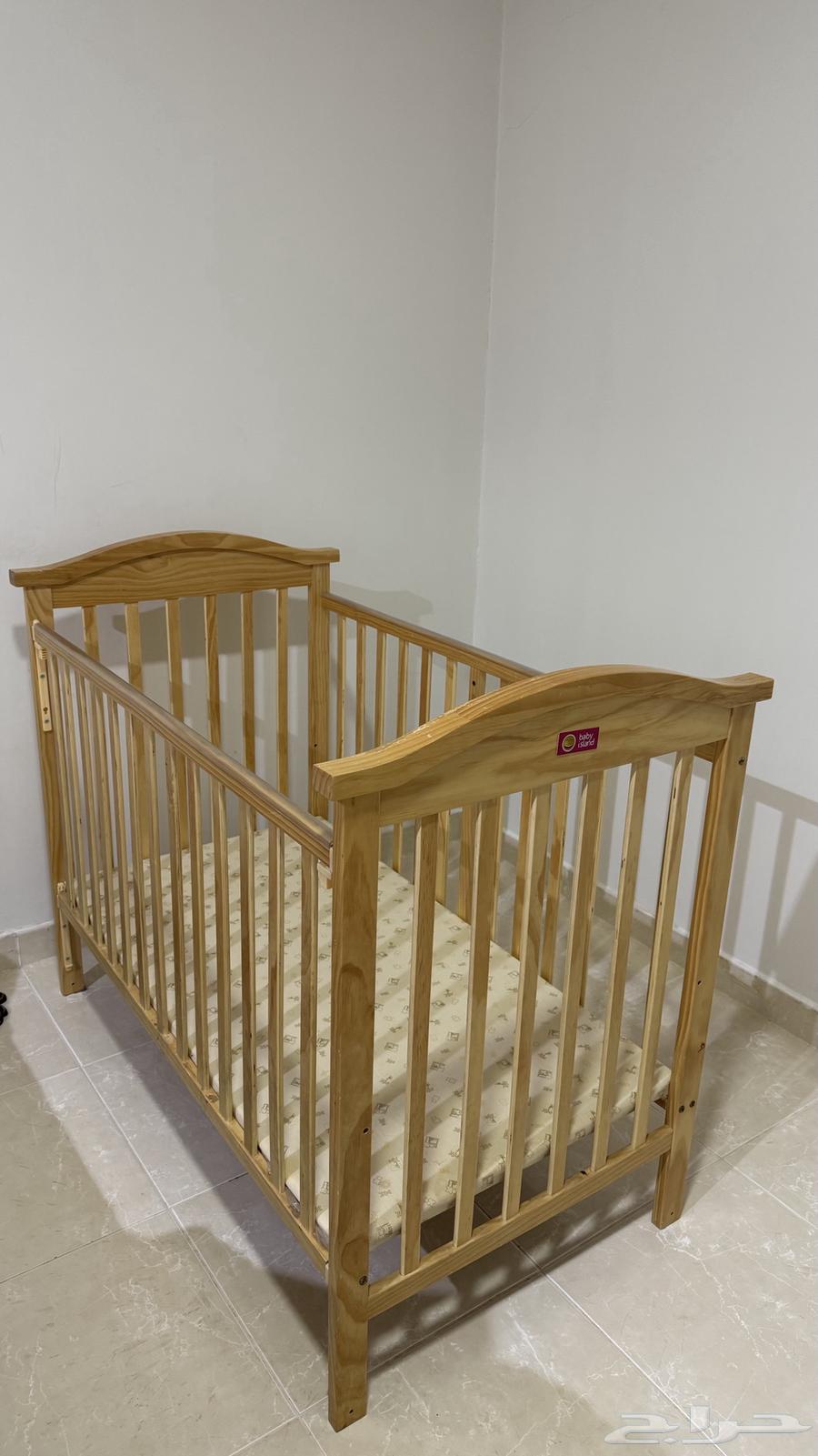 للبيع سرير أطفال استعمال نظيف السعر 250 ريال64262020647297110