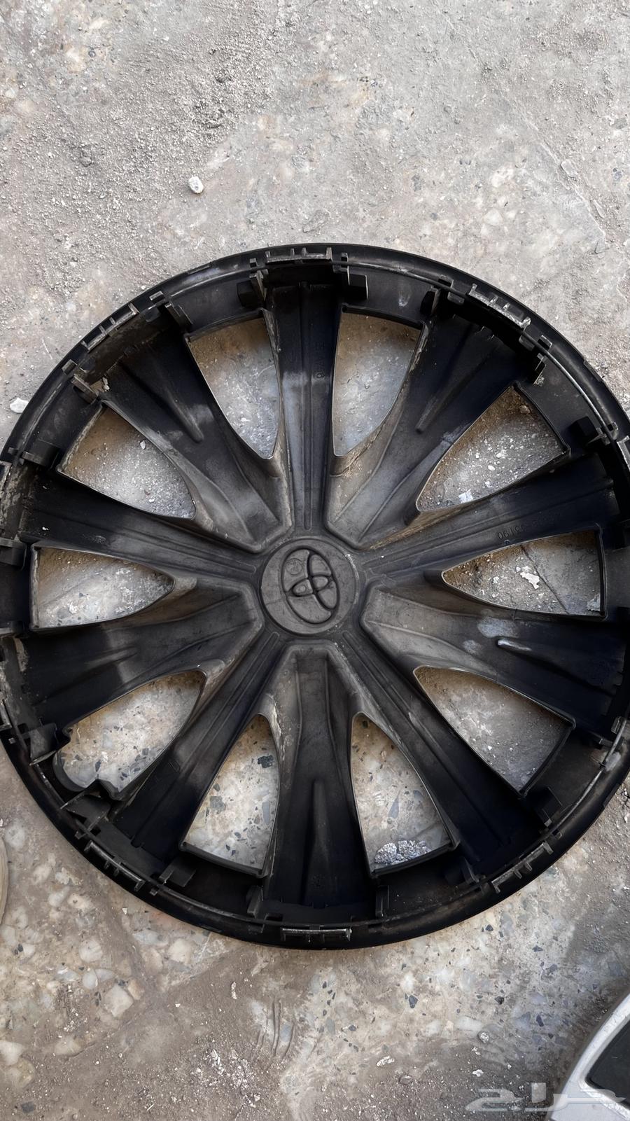 طيس كامري 24 اصليه64423542574210112