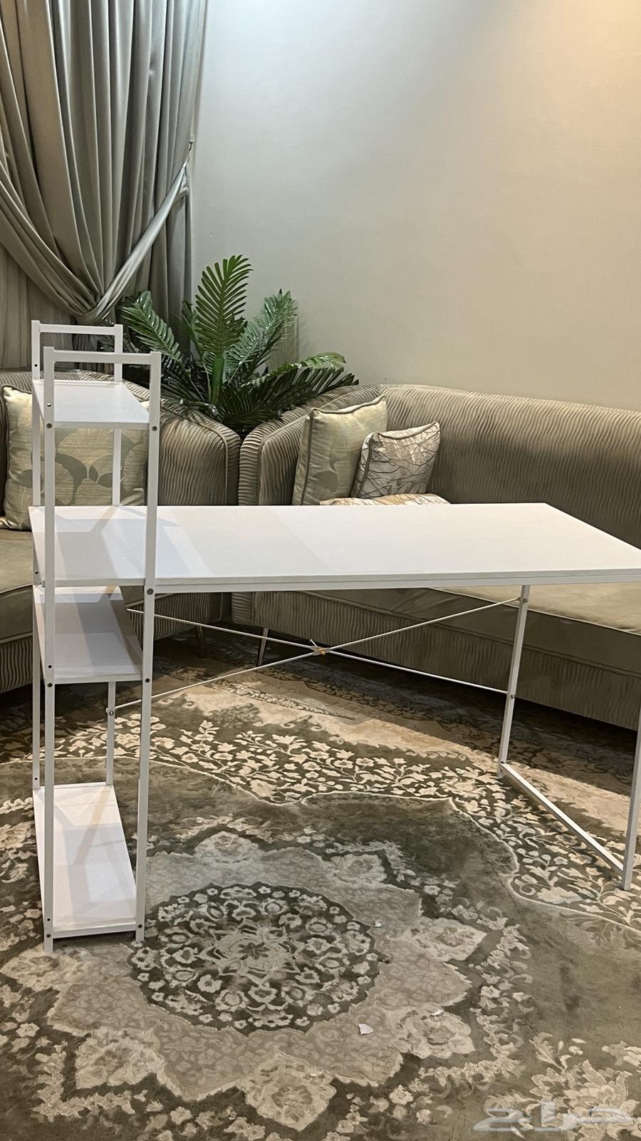 طاولة للبيع ب100 ريال64261703189250110