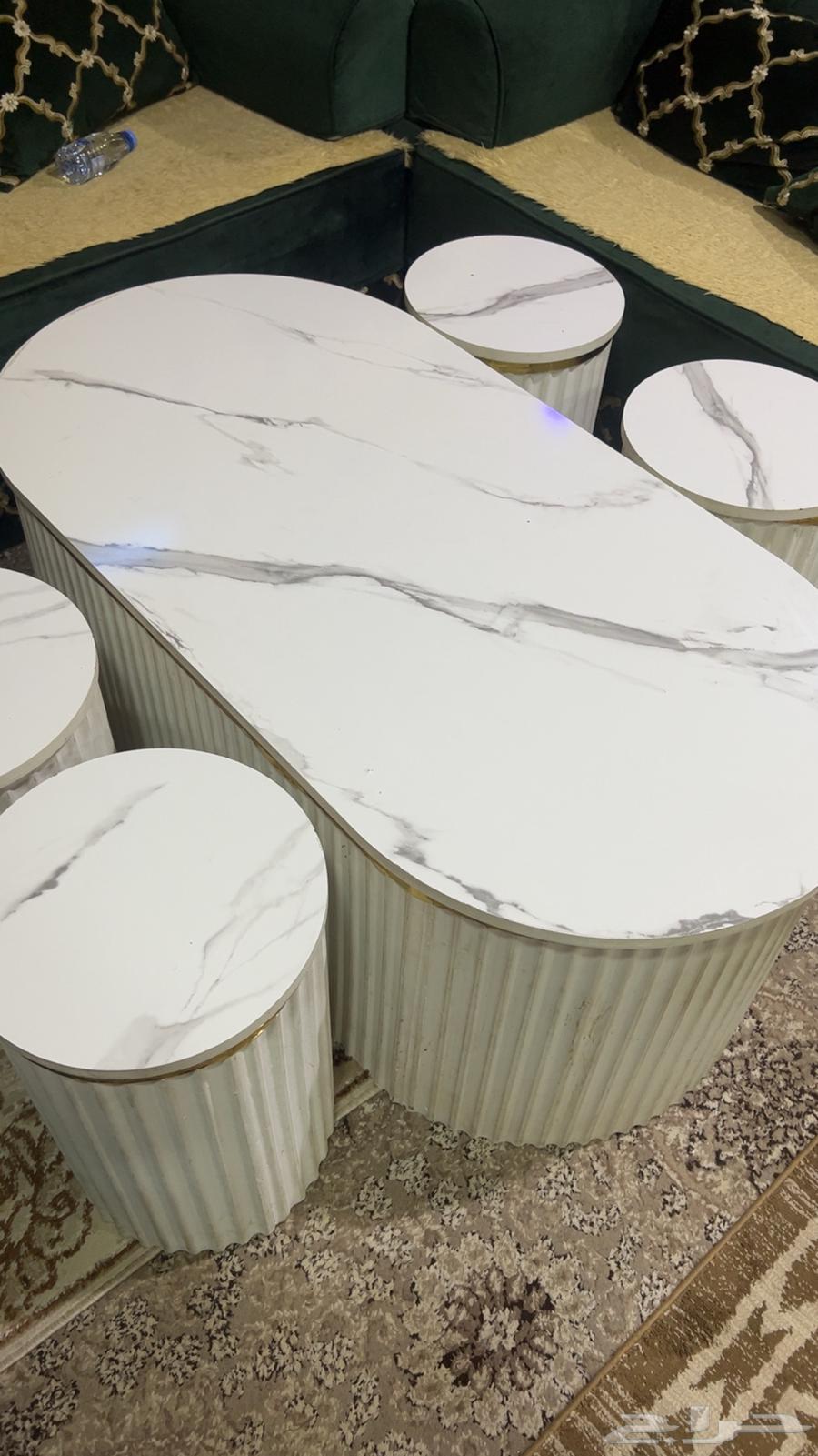 طاوله خشب مع طاولات خدمه العدد 564270637461122111