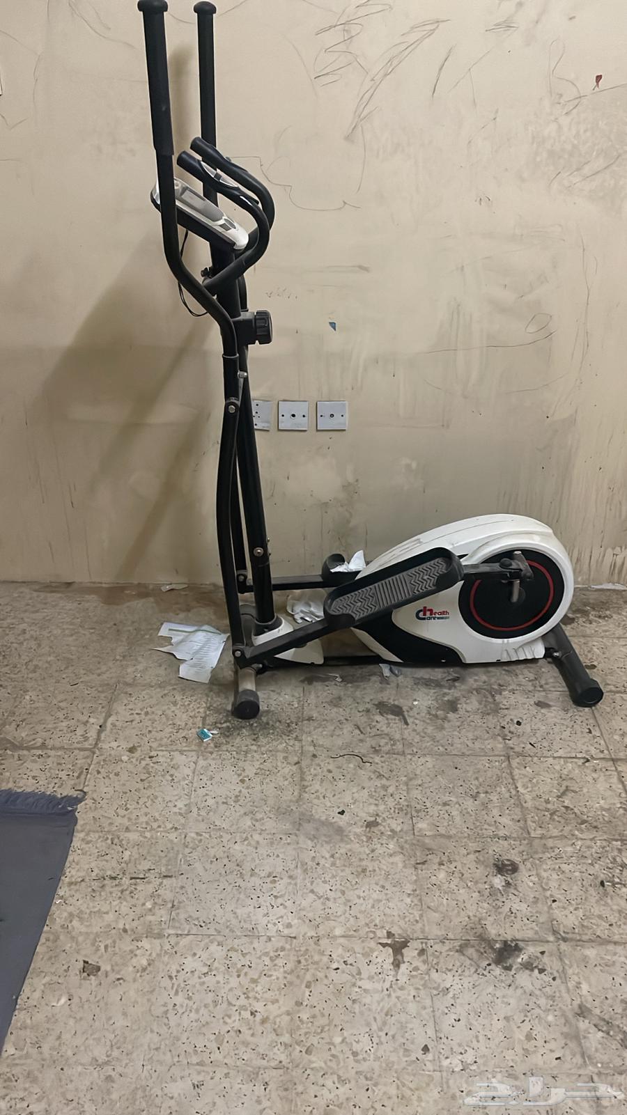 Treadmill for sale, used for 6 months, clean condition, 200 SAR64265165908610112