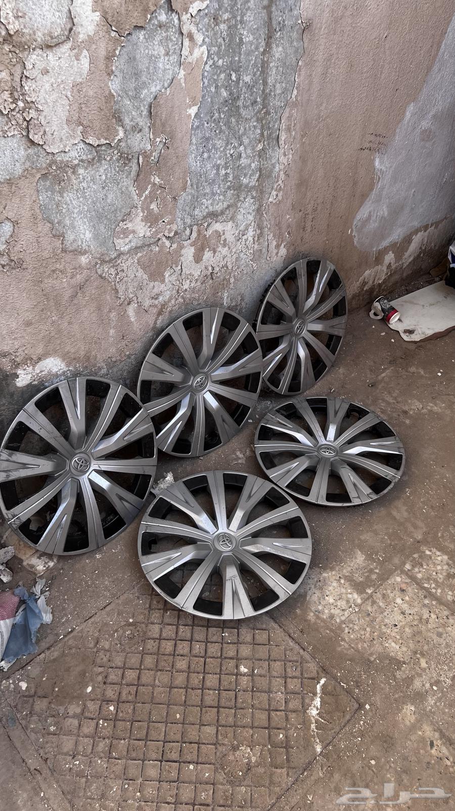 طيس كامري 24 اصليه64423542574210110