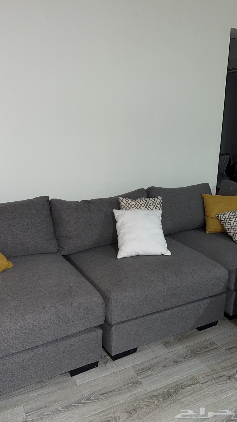 كنب من رومز شريته ب6000 اطالب فيه 3000 نضيف جدا64259635879937111