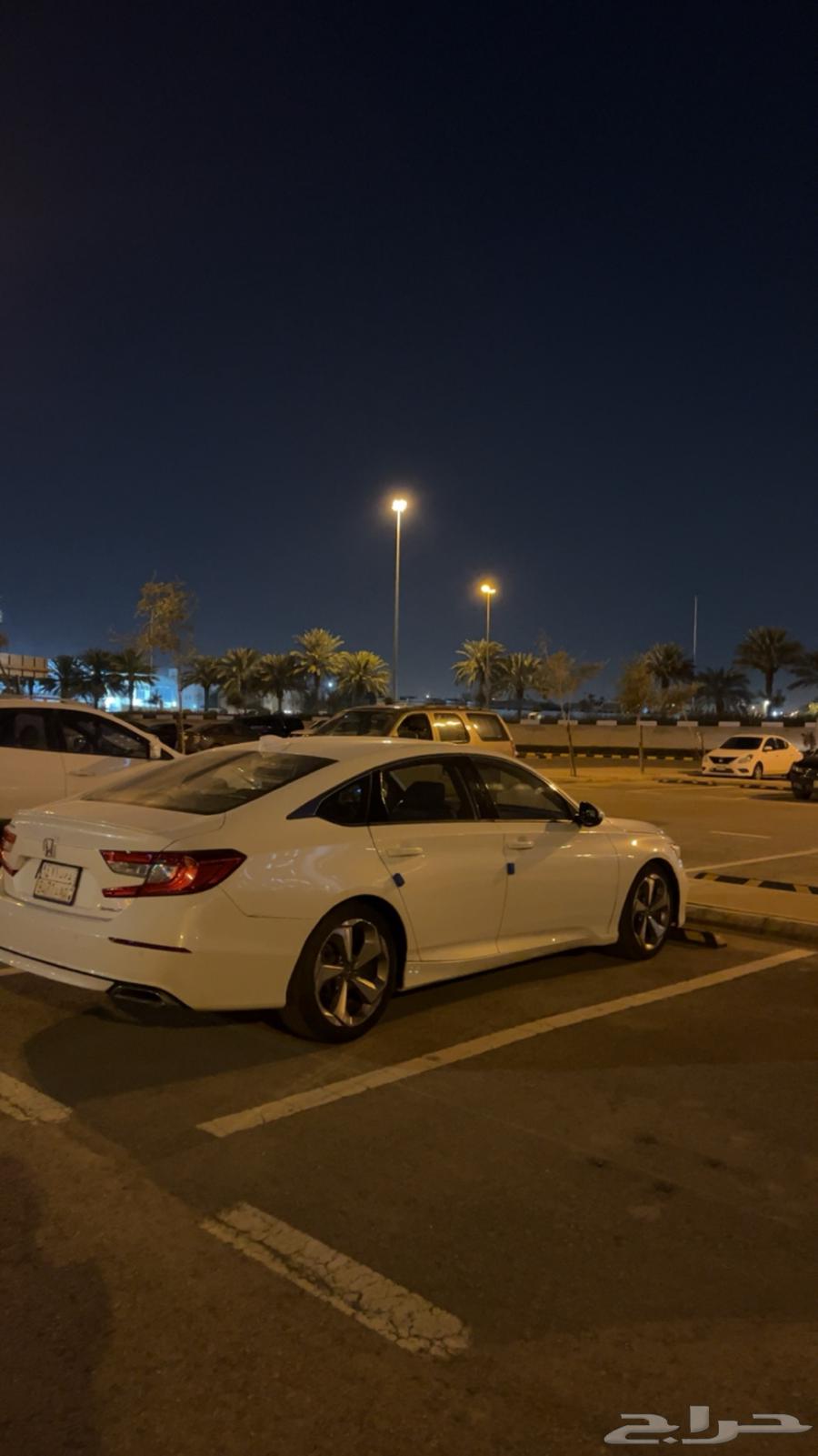 للبيع هوندا اكورد 201864423324188931112