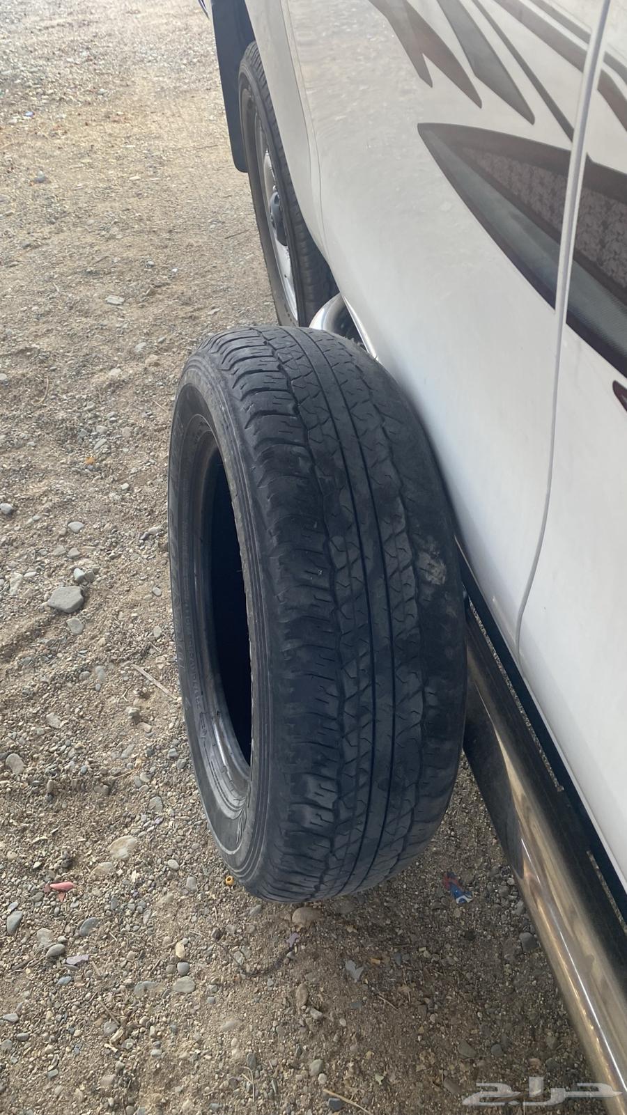 We present to you Hilux tires, 2 used and 2 agency, tightened locally64428174252929112