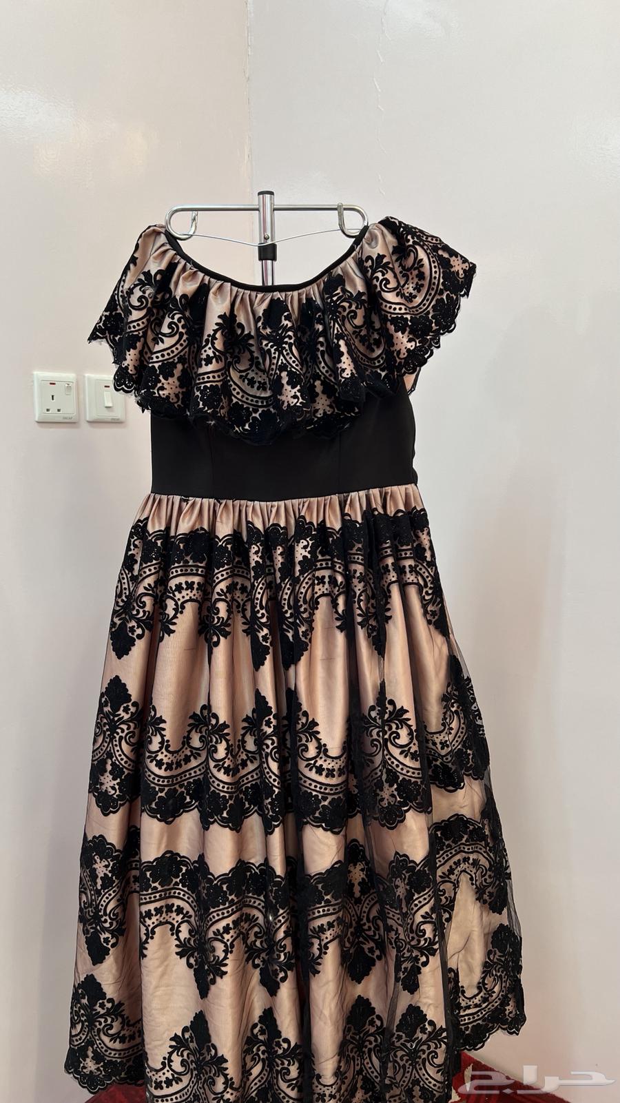 Dress size M used only 5 hours64256592835329110