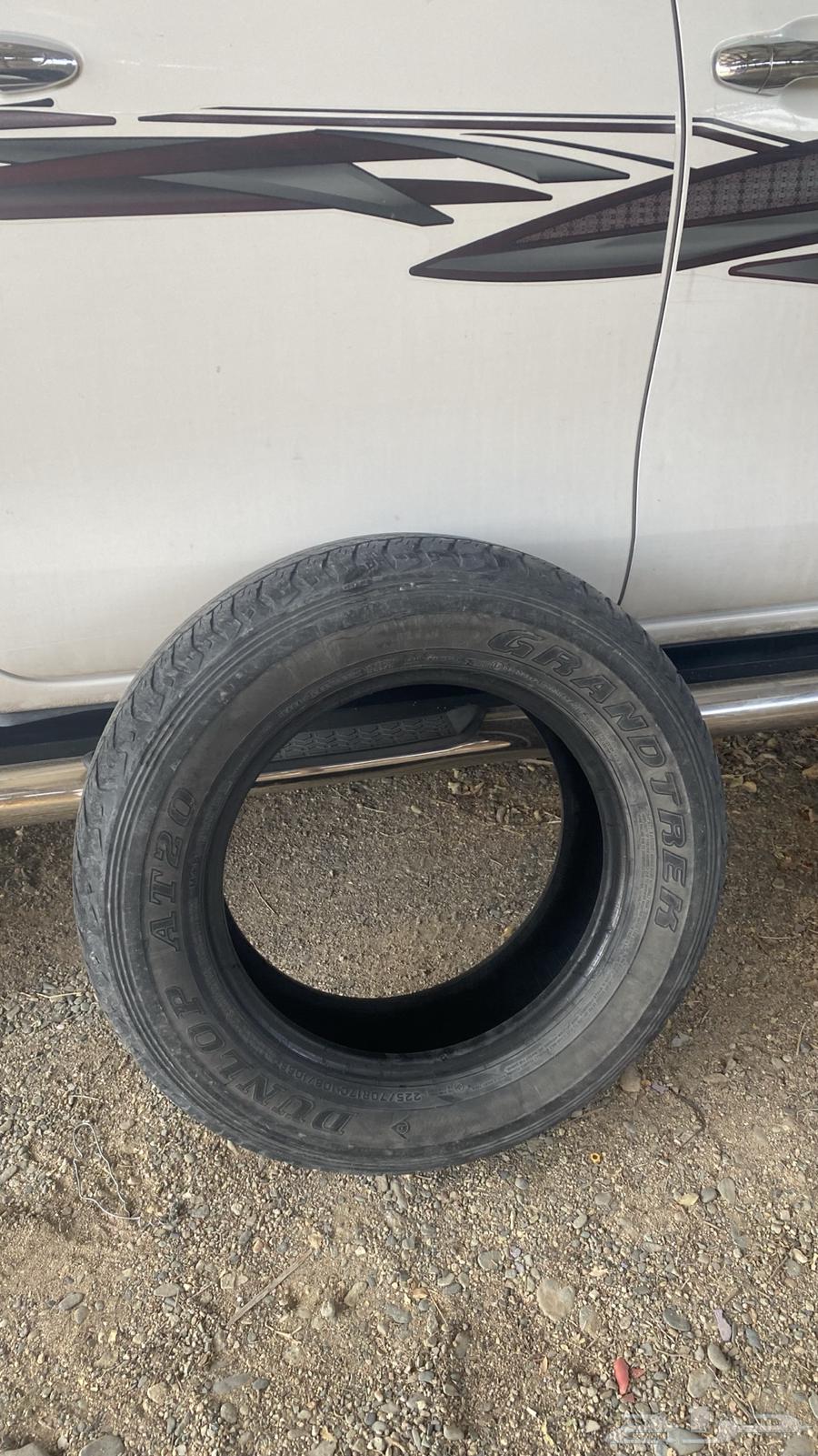 We present to you Hilux tires, 2 used and 2 agency, tightened locally64428174252929113