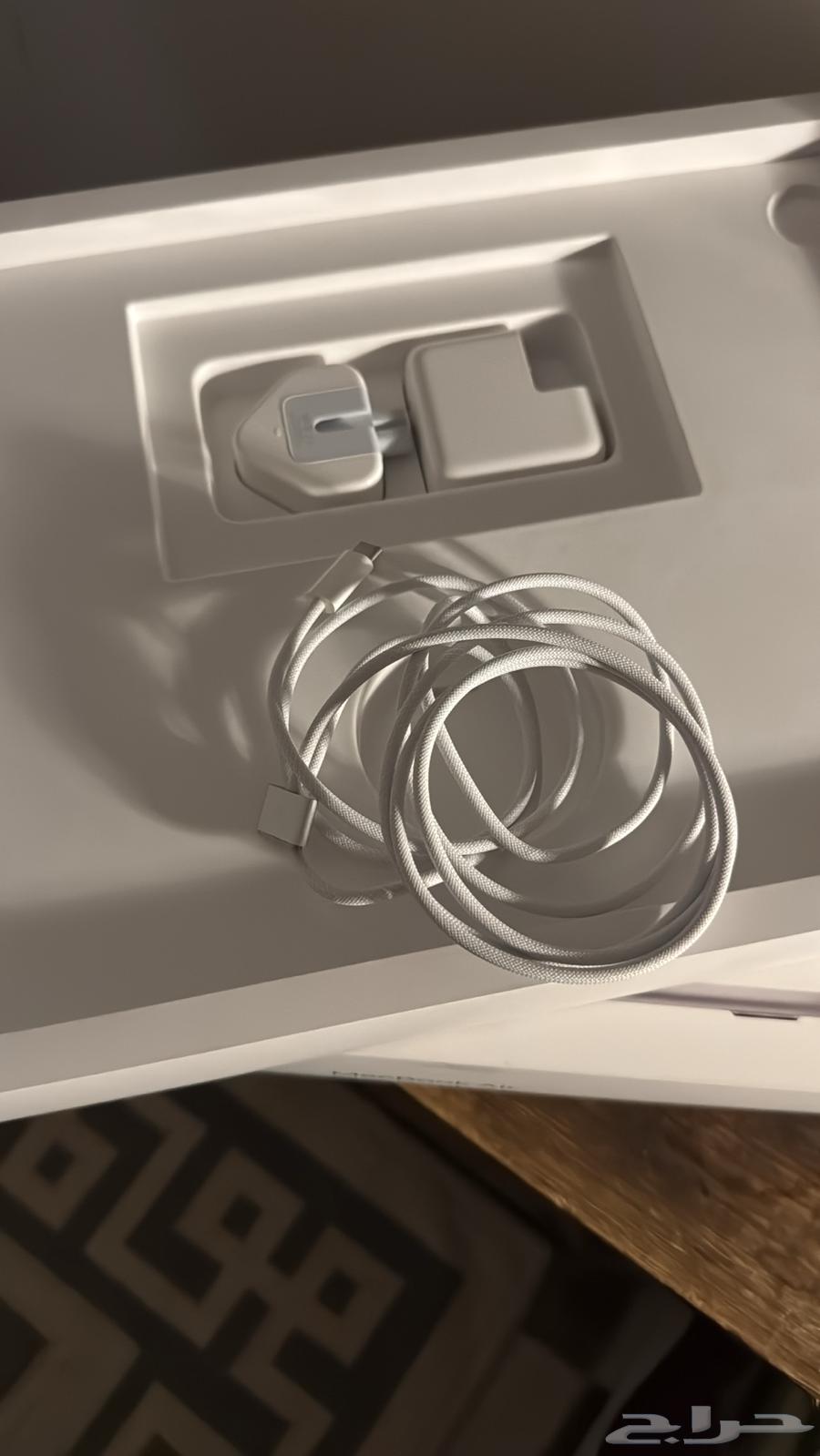 ماك بوك إير للبيع64257562745730112