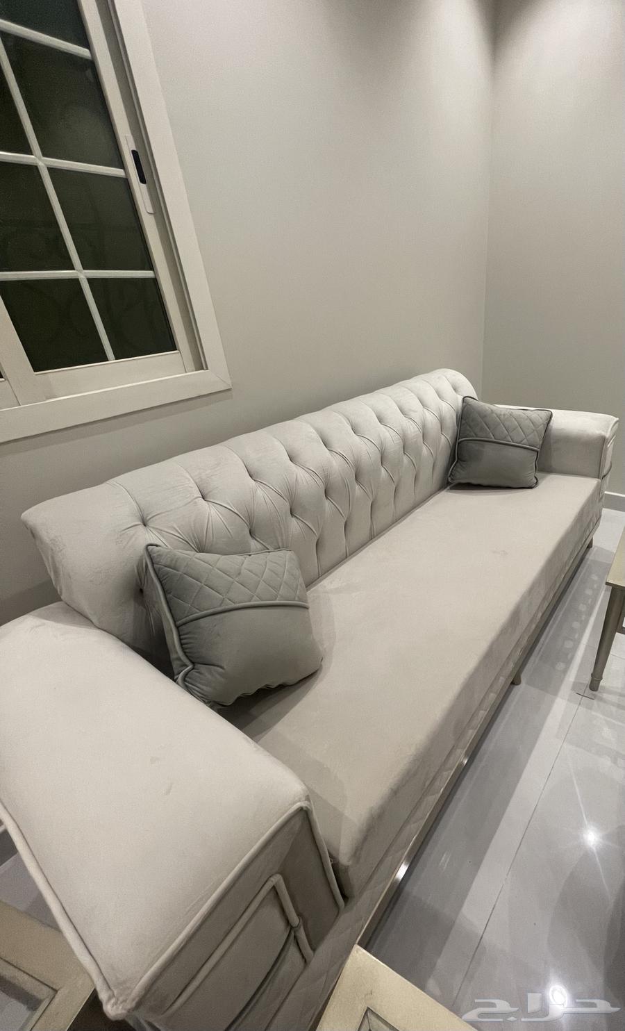 طقم كنب شبه جديد للبيع64256447936641111