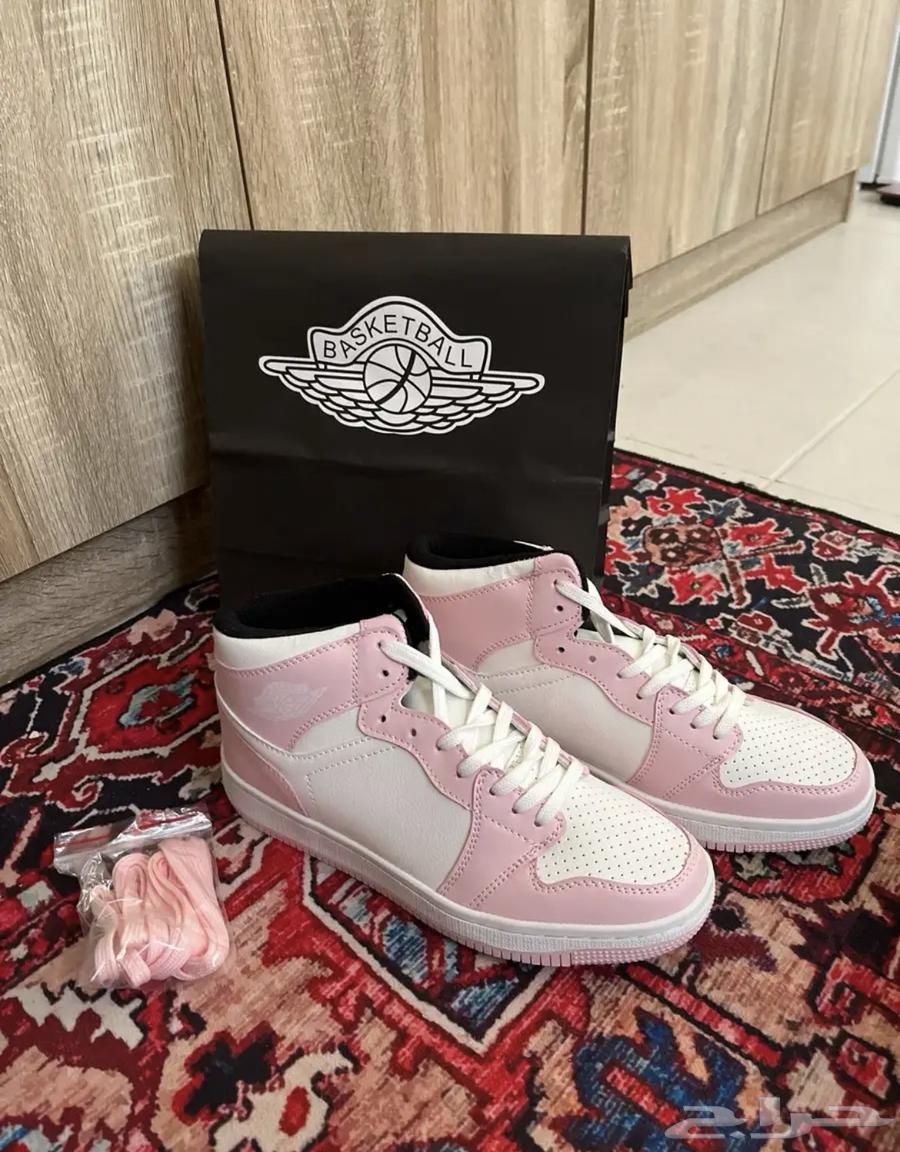 شوز وشنطه ماركه غير مستعمله 140 ريال64261866000129112