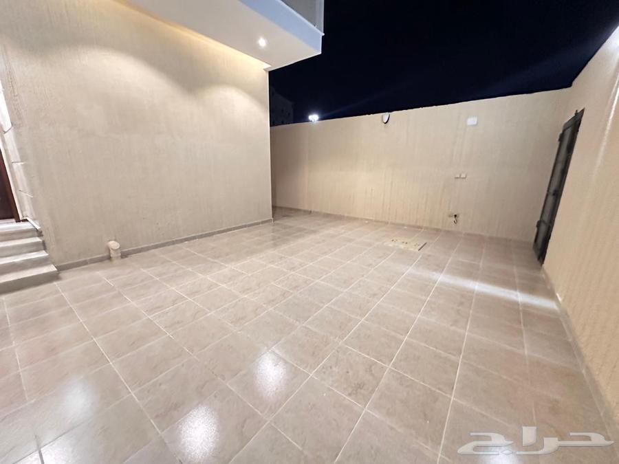 شقه ارضيه للبيع بحي البوادي 5 غرف ومطبخ راكب63613591632642110