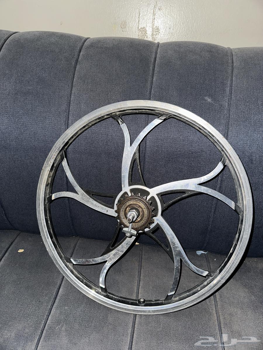 جنط شعله خلفي نظيف مقاس 2064423649580546112