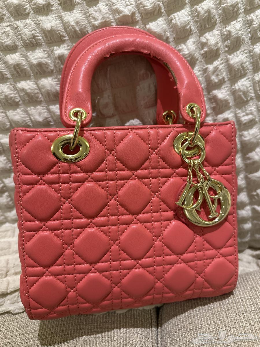 شنطه ماركه Dior لون وردي ذهبي مستعمله للبيع64259822290305112