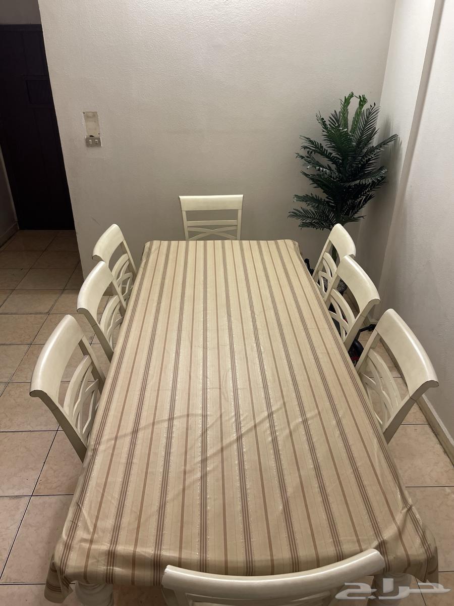 Dining table with a set64265179057539111