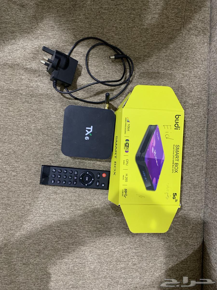 30-inch screen and a large 65-inch secondary screen with remote control64256924821505111