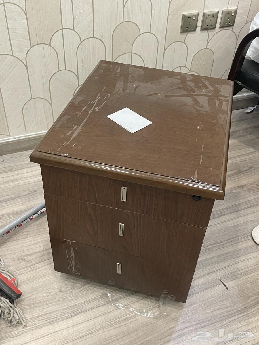 طاولات وكرسي ومكاتب للبيع مستعجل64272664273025112