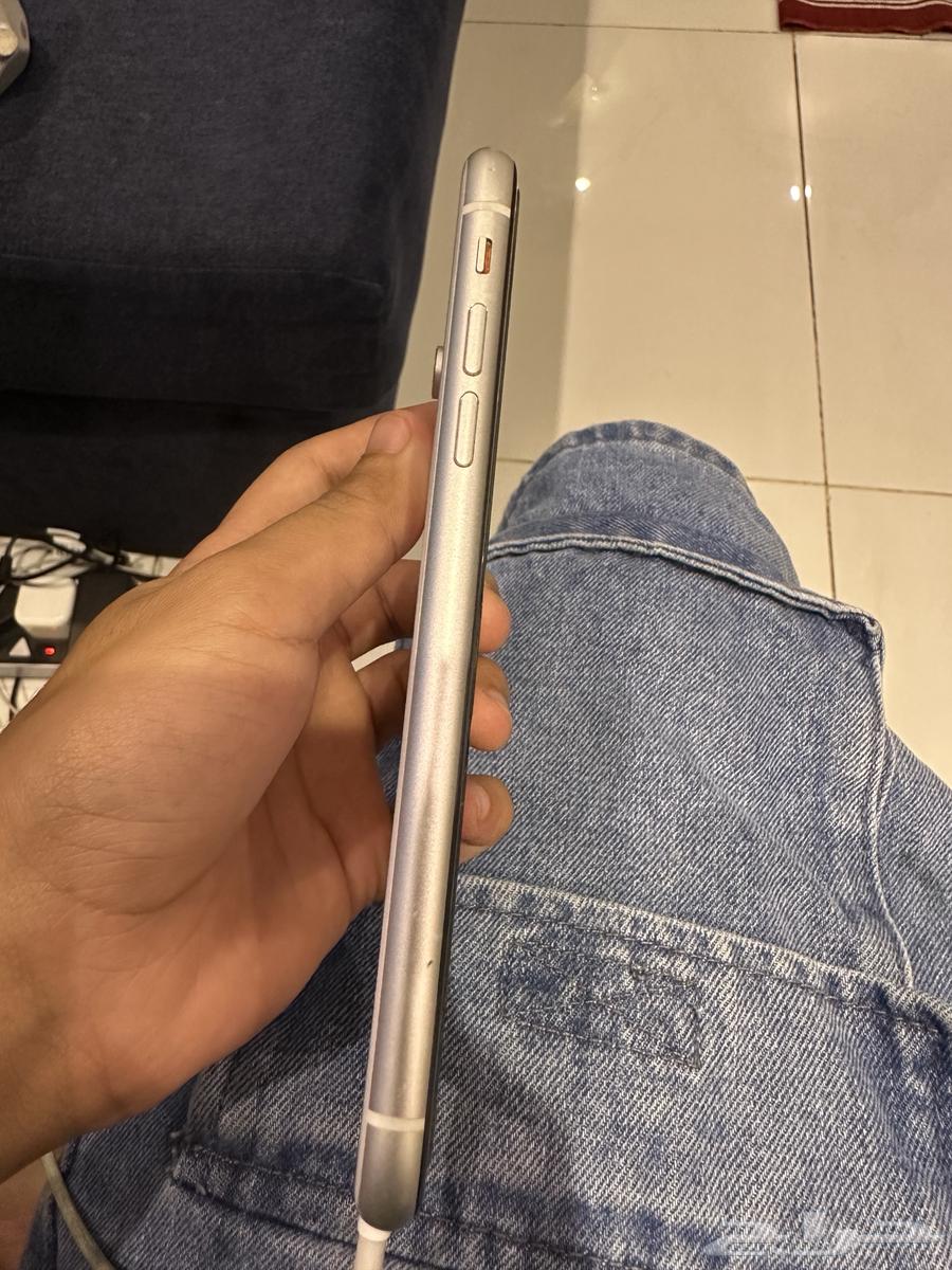 Genuine iPhone 64GB XR, very clean (battery 81%)64260587384707114