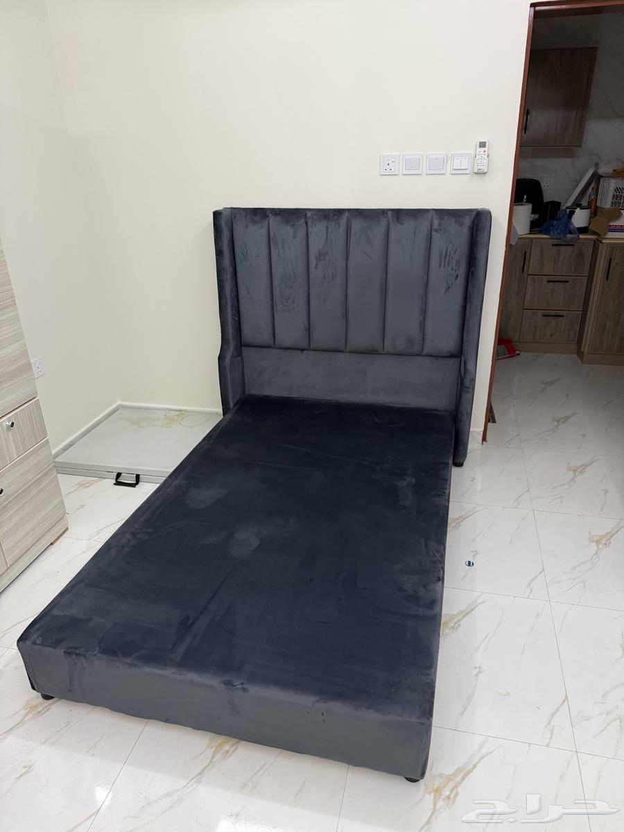سرير فخم نفر ونص السعر 30064263378590338110