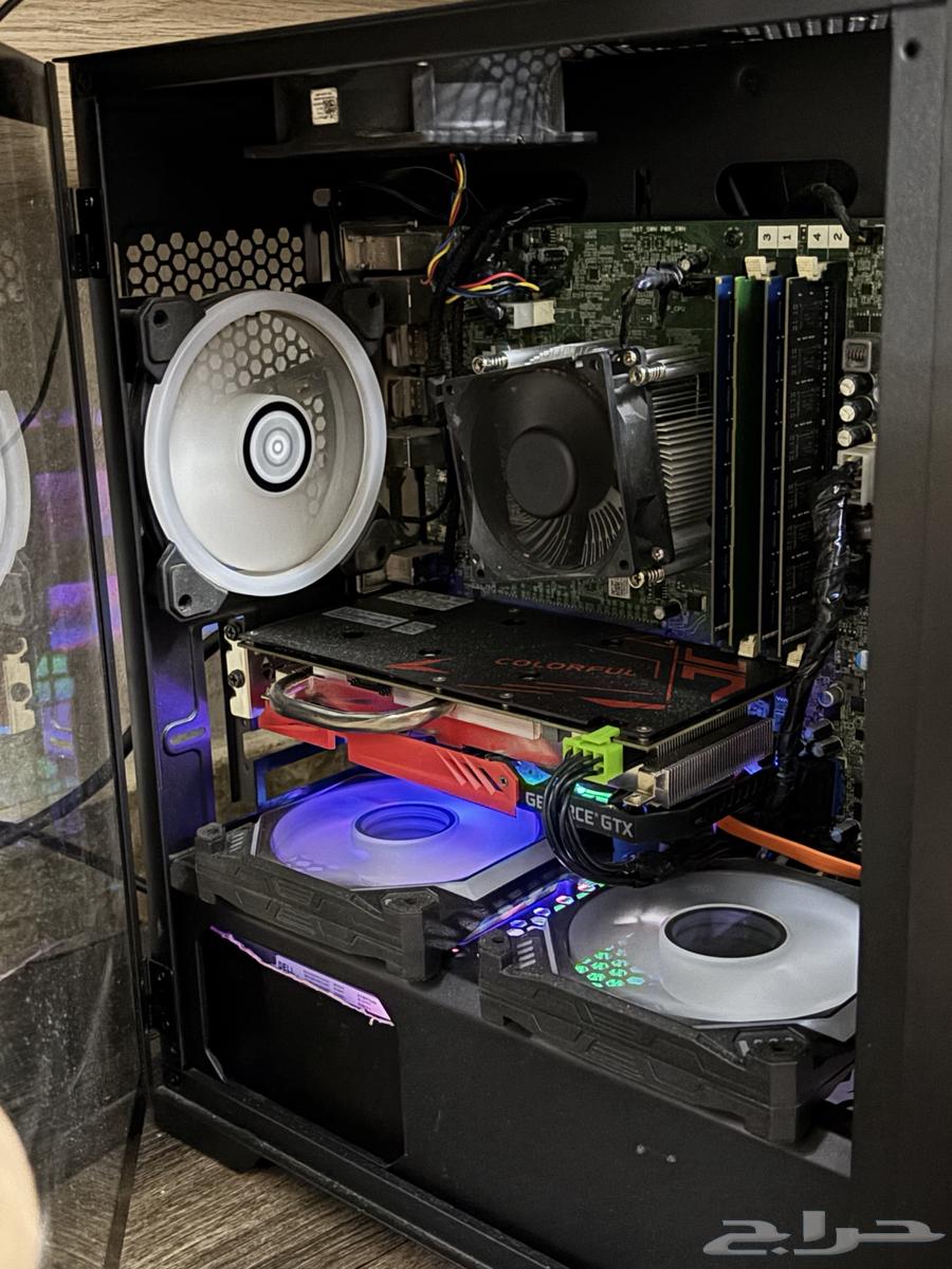 Desktop computer with a screen suitable for gaming and design programs64264306177153113