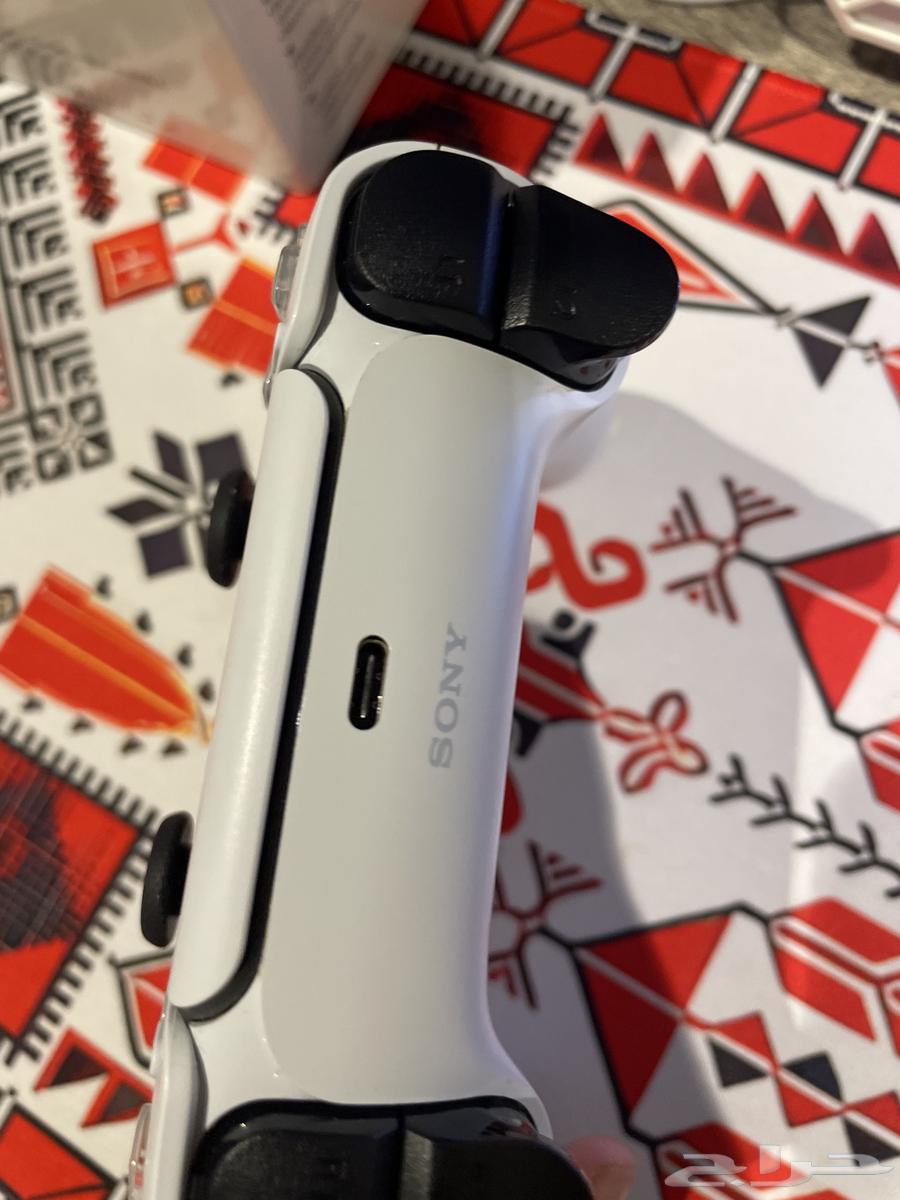 يد بلايستيشن فايف لم تستخدم الا مرتين وازلت مرفقاتها64258215330179114