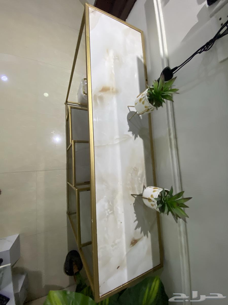 A table with nothing on it, clean and new64264809758467112