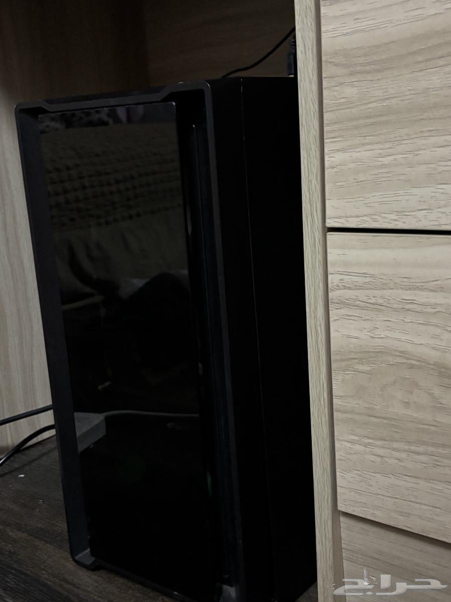 Desktop computer with a screen suitable for gaming and design programs64264306177153112