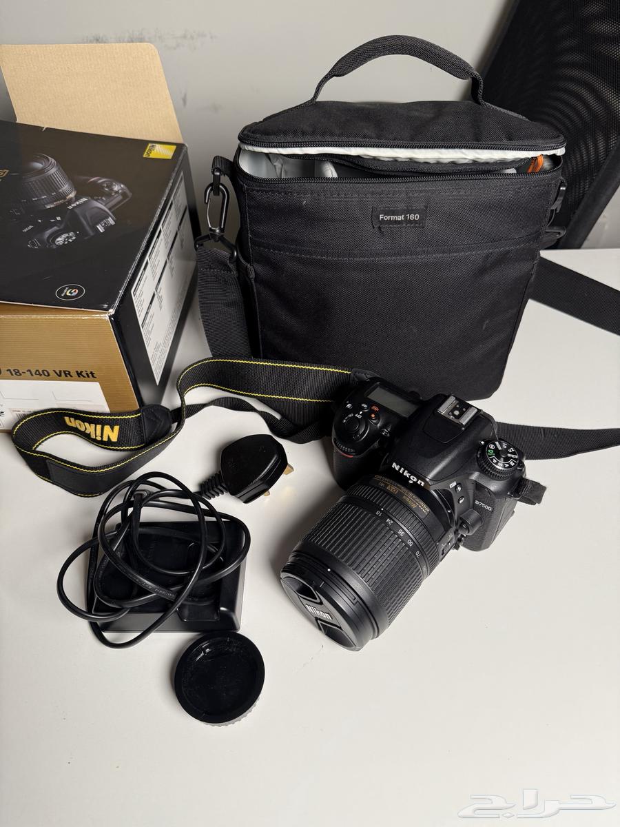 كاميرا نيكون 750064259252583938111