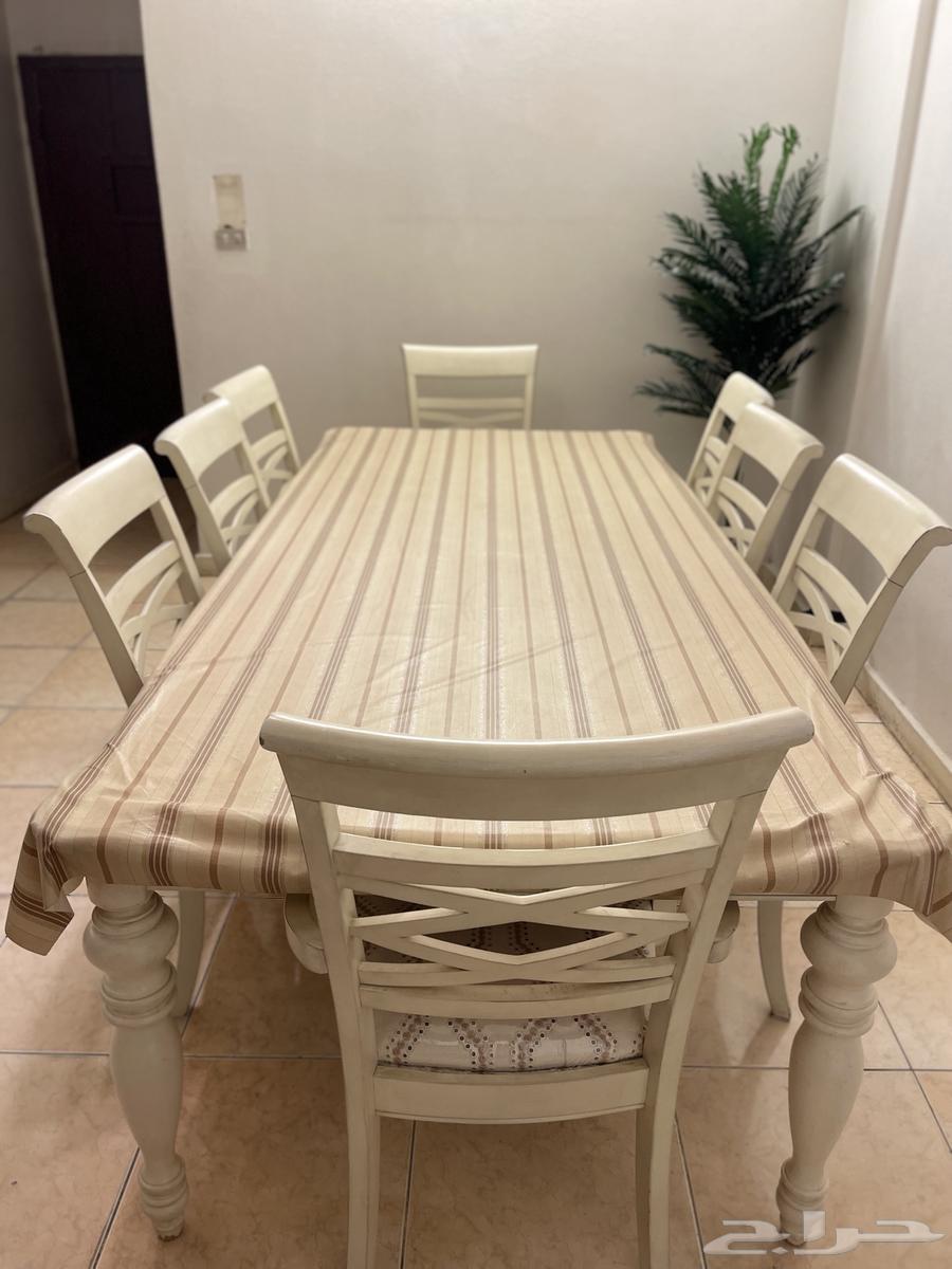 Dining table with a set64265179057539110