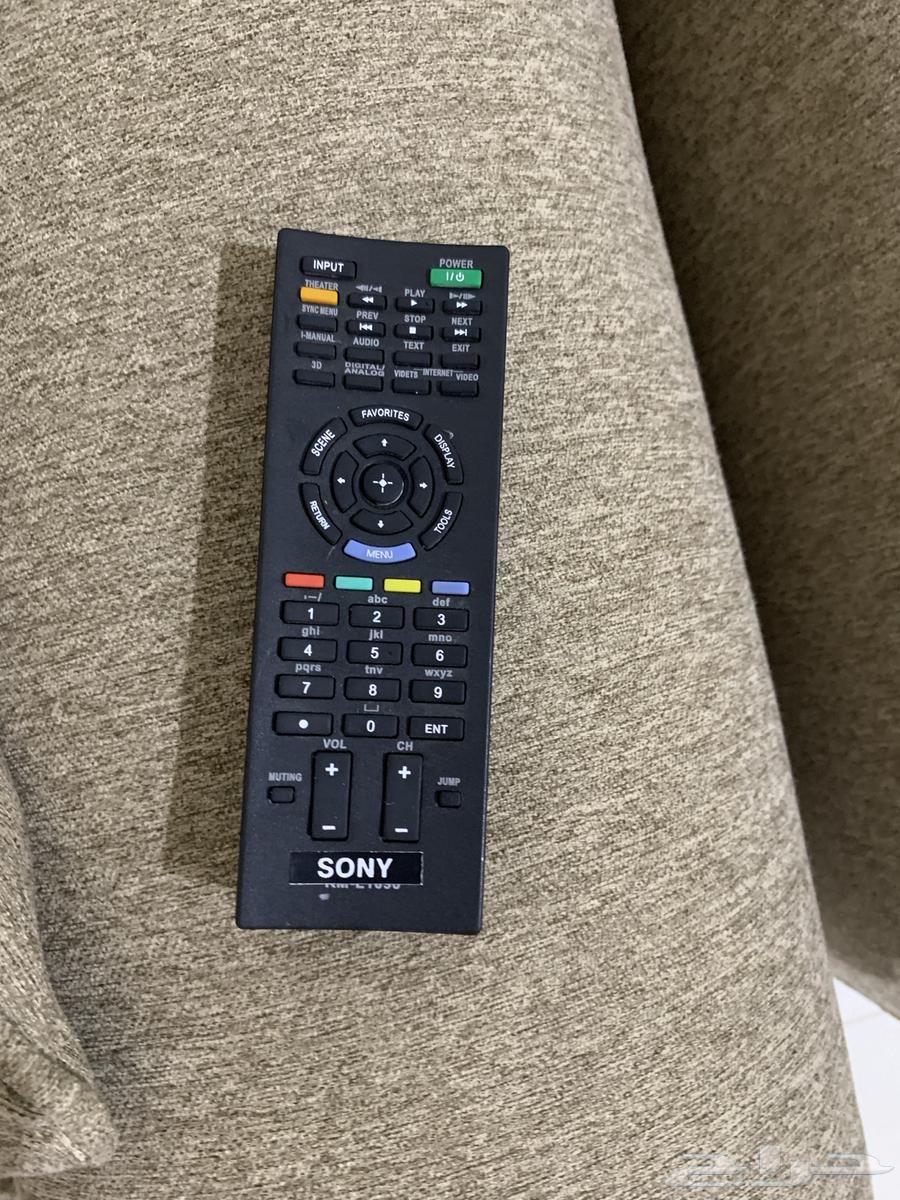 30-inch screen and a large 65-inch secondary screen with remote control64256924821505110