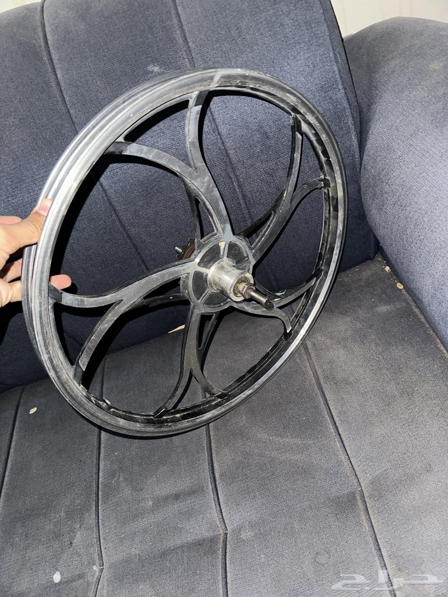 جنط شعله خلفي نظيف مقاس 2064423649580546110