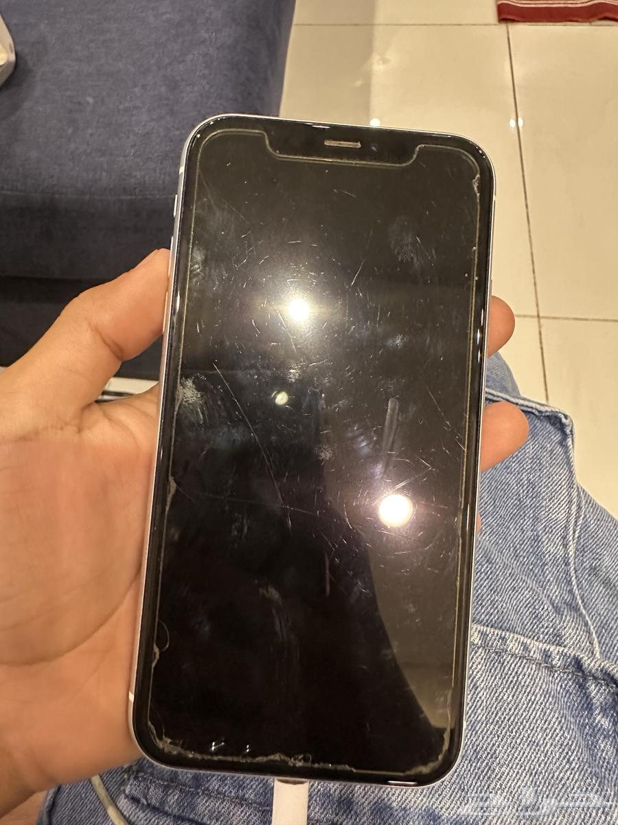 Genuine iPhone 64GB XR, very clean (battery 81%)64260587384707111